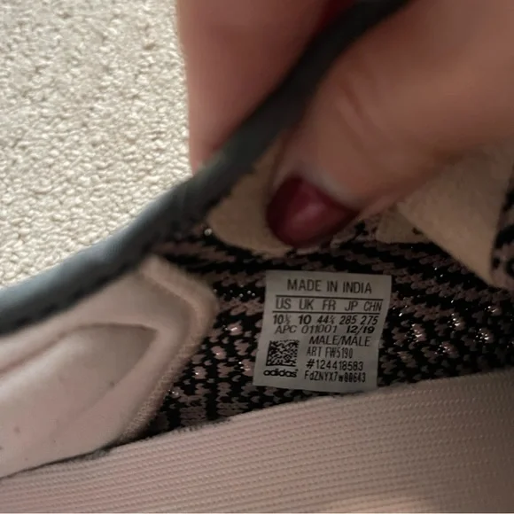 ADIDAS- YEEZY BOOST 350 V2 'YECHEIL NON-REFLECTIVE' size 10.5 (sale excluded) - Picture 12 of 16